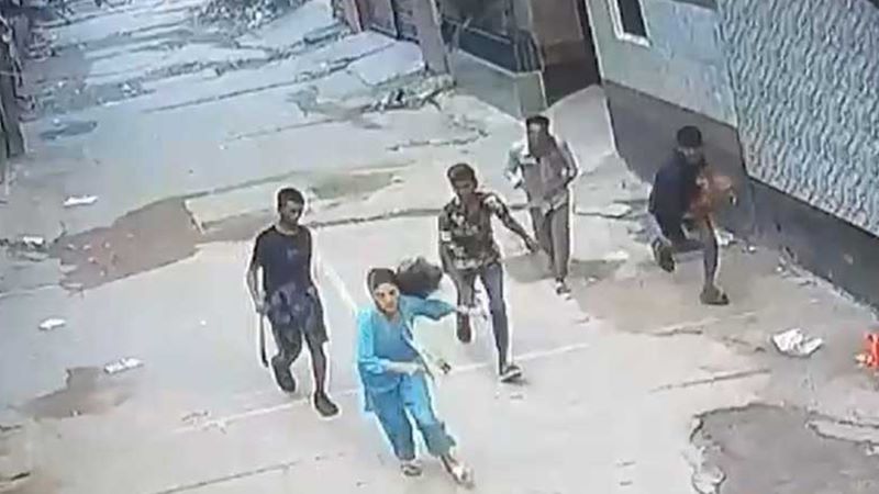 কিশোর গ্যাংয়ের শেল্টারে আওয়ামী কাউন্সিলররা, অস্থিতিশীল করছে মোহাম্মদপুর